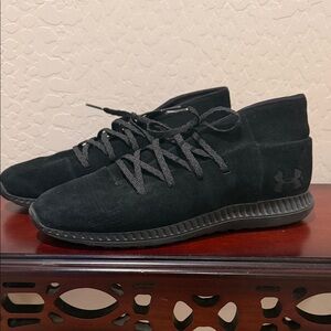 Under Armour Veloce Mid Black Suede Chukka Boot / Sneaker
sz10